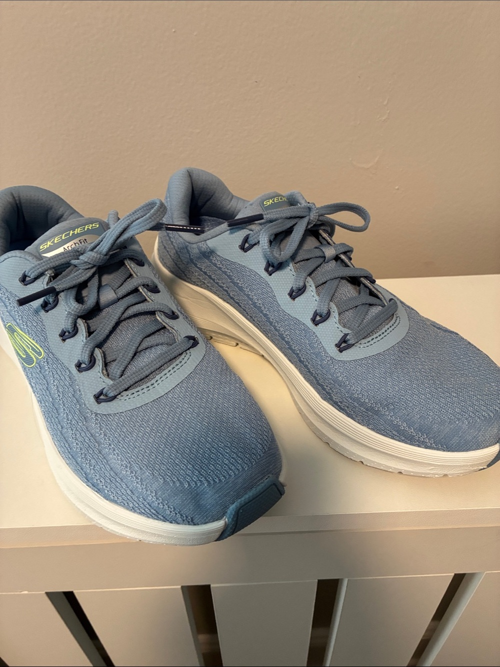 Skechers Cooled Arch Fit Sneakers